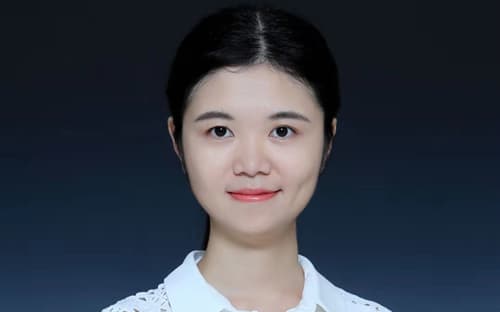 行业内精英求职导师：Zoey