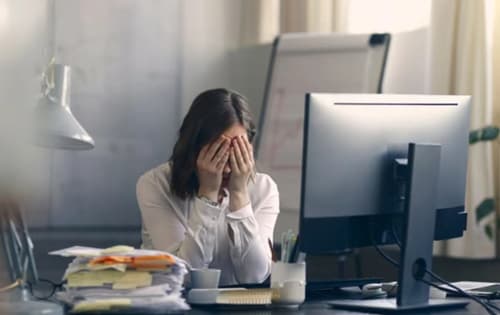 职场负面情绪：工作影响身心健康还要坚持吗